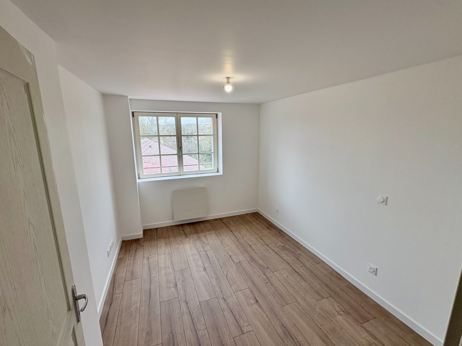 
                                                Location
                                                 Appartement F2 lumineux de 41m² + wifi