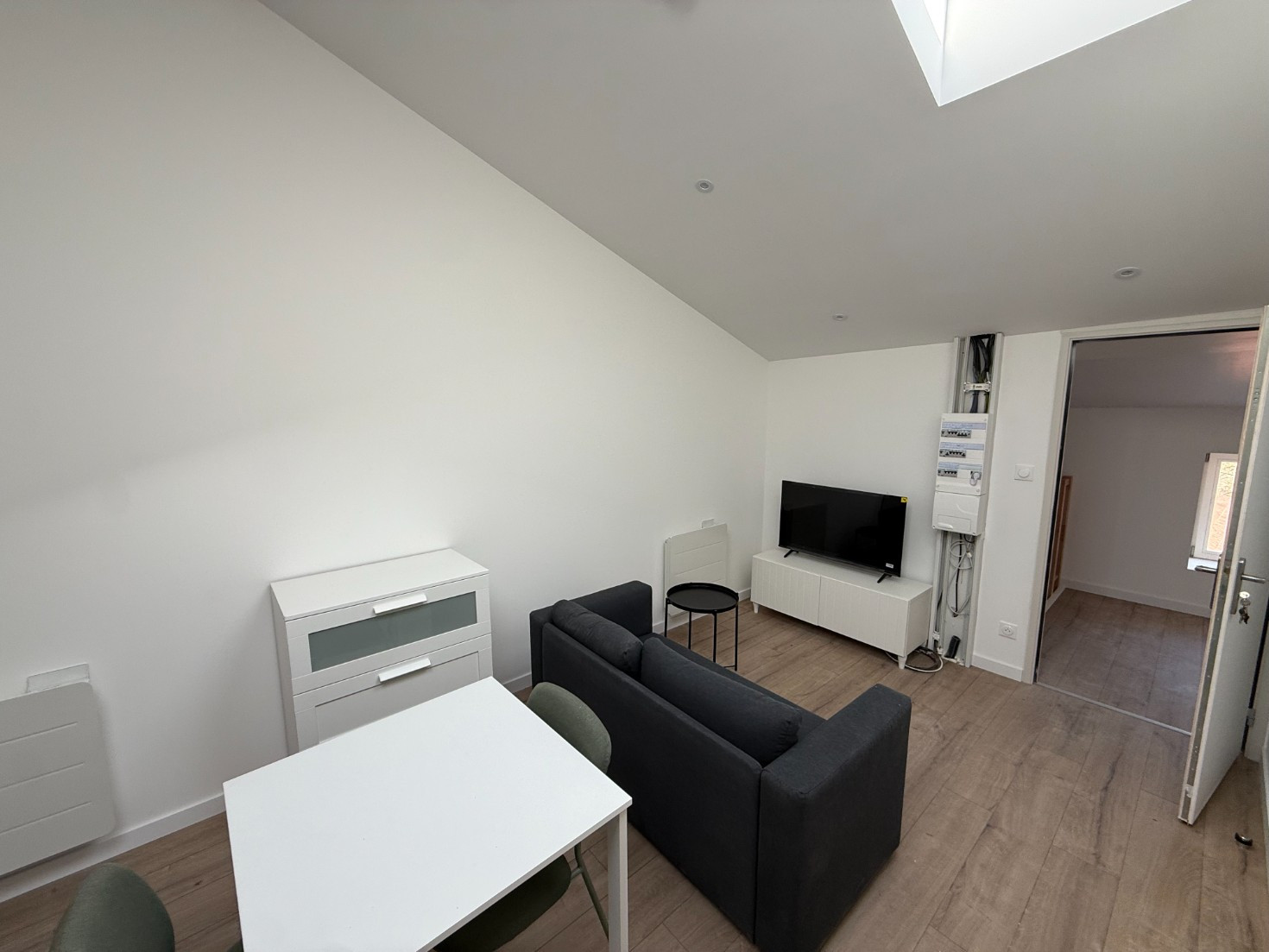 
                                                Location
                                                 Appartement F2 lumineux de 41m² + wifi