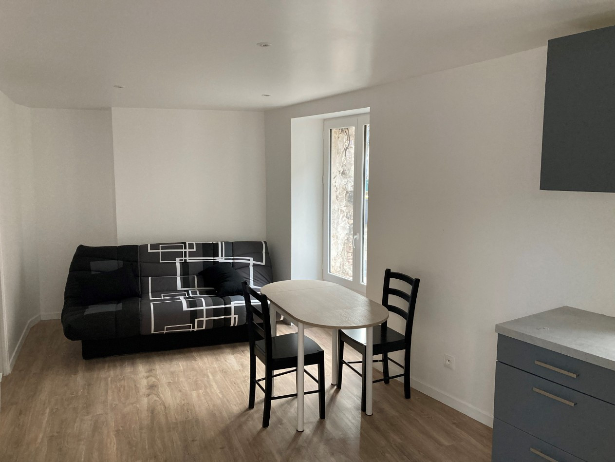 
                                                Location
                                                 Appartement F2 meuble au centre ville de saulx