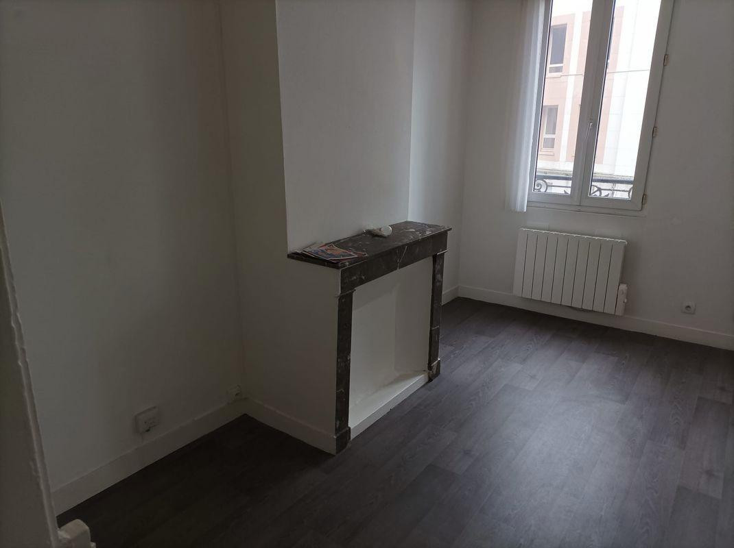 
                                                Location
                                                 Appartement F2 université