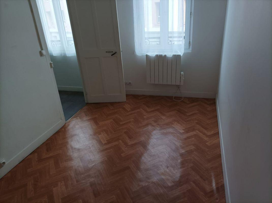 
                                                Location
                                                 Appartement F2 université