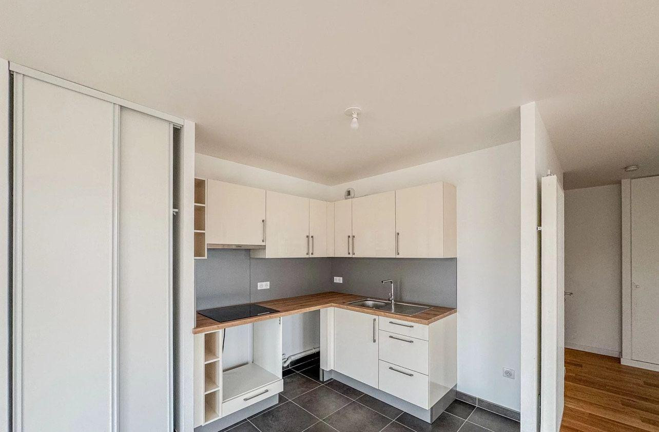 
                                                Location
                                                 Appartement F3