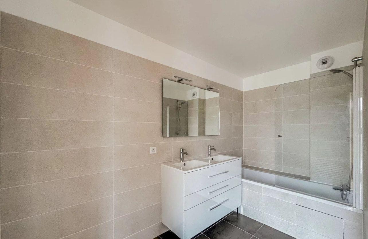 
                                                Location
                                                 Appartement F3