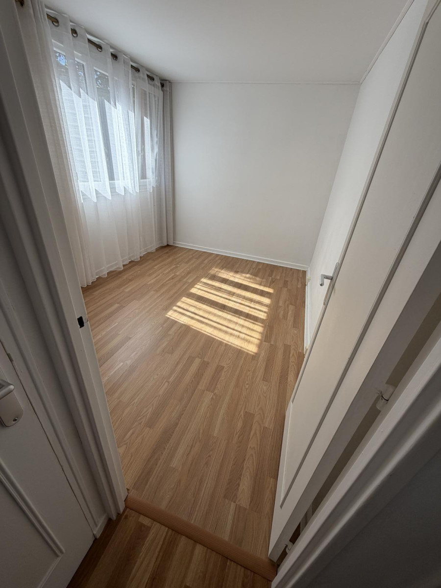 
                                                Location
                                                 Appartement F3 complètement rénové à louer