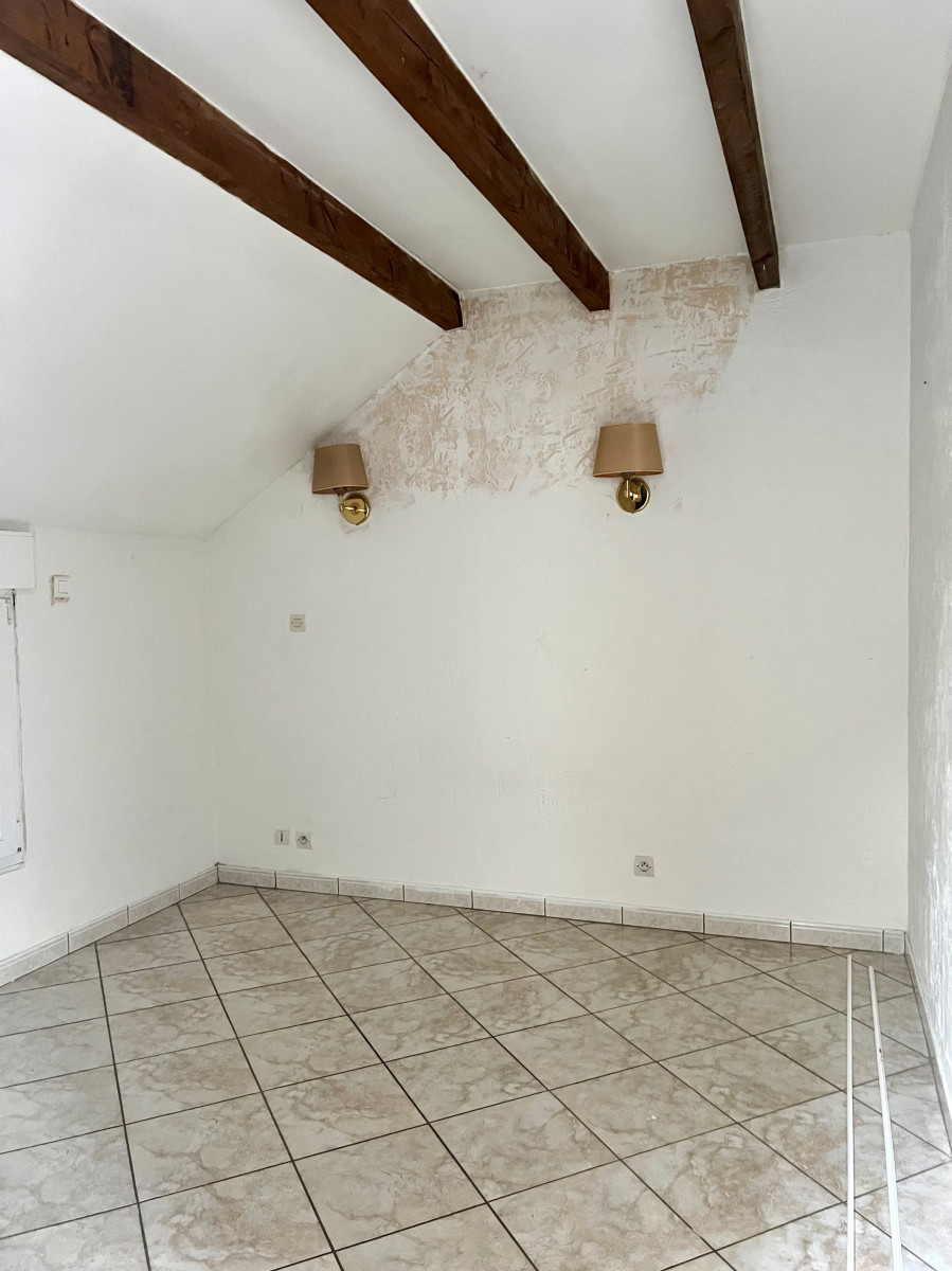 
                                                Location
                                                 Appartement F3 duplex - 53m² habitable