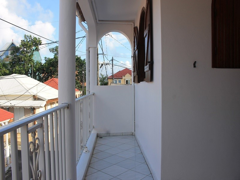 
                                                Vente
                                                 Appartement F3 Duplex Bourg Saint-François