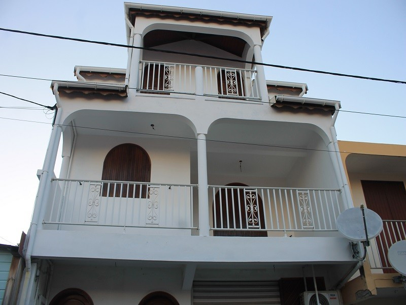 
                                                Vente
                                                 Appartement F3 Duplex Bourg Saint-François