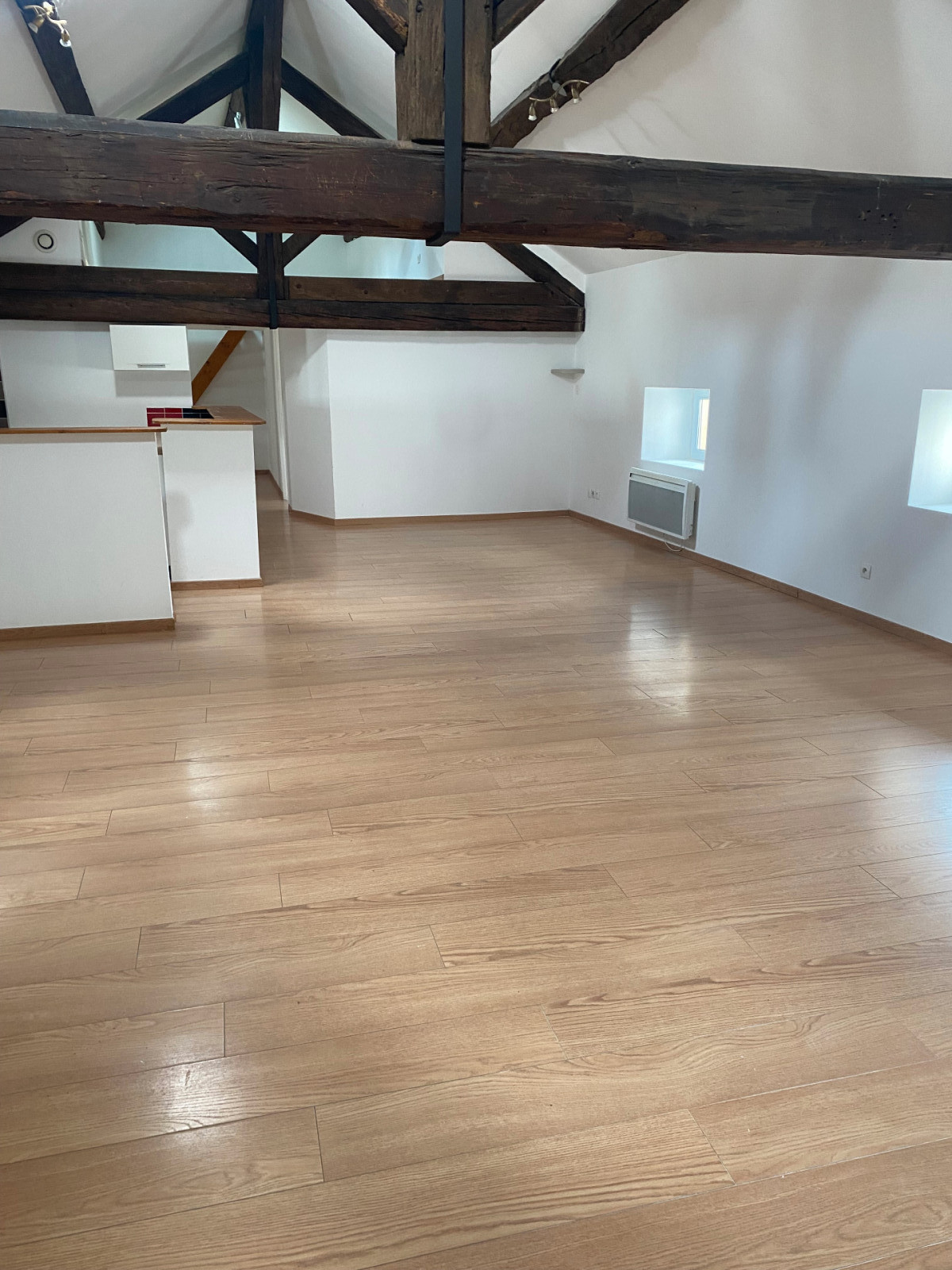 
                                                Location
                                                 Appartement F3 lumineux de 100 m²