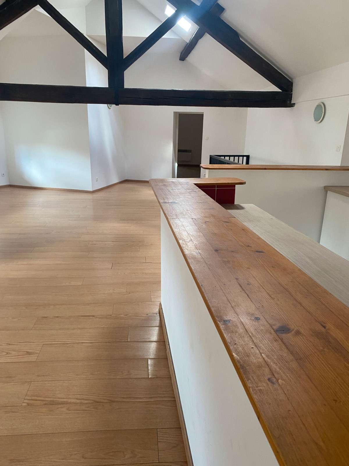 
                                                Location
                                                 Appartement F3 lumineux de 100 m²