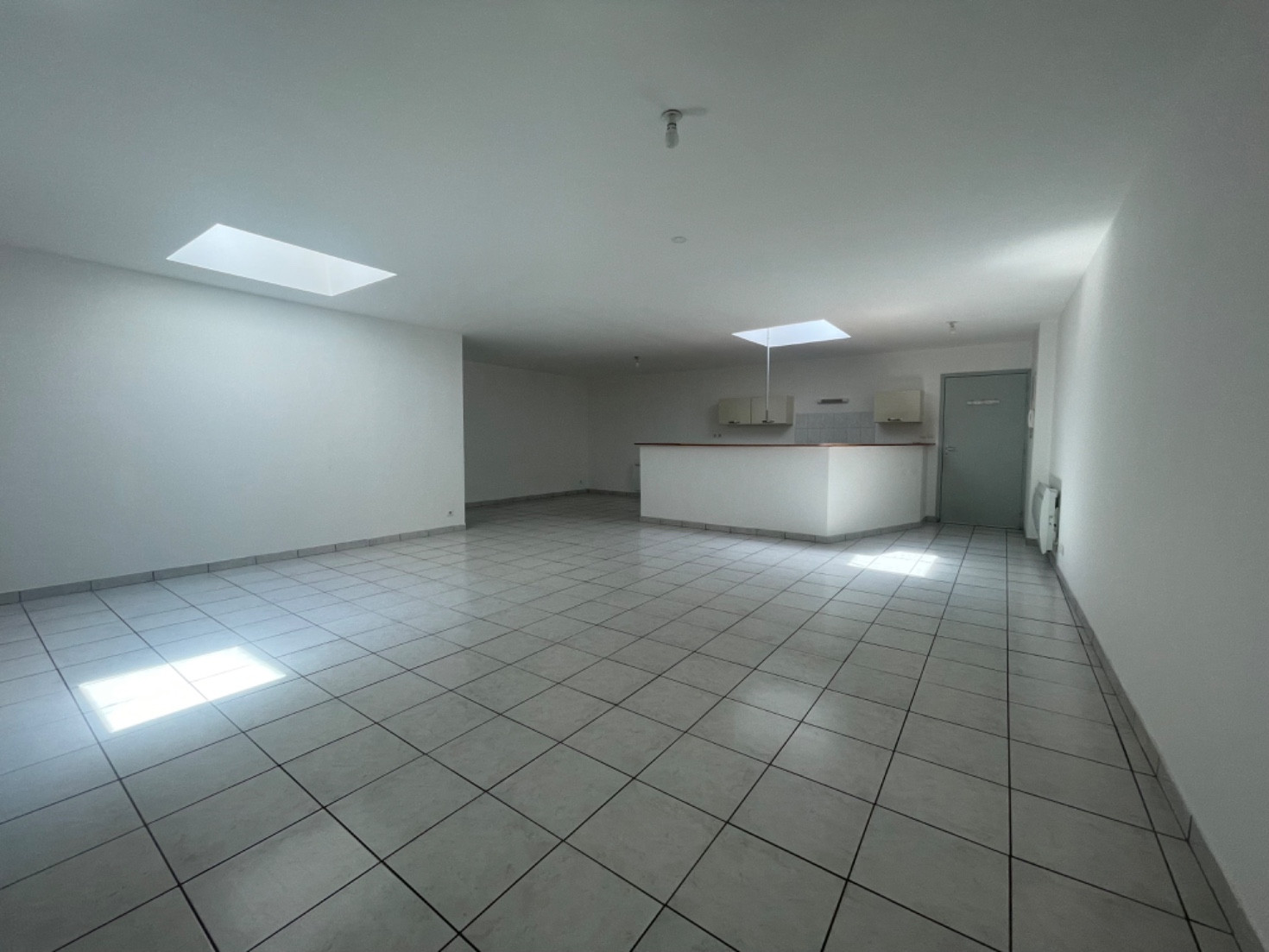 
                                                Location
                                                 Appartement F3 lumineux de 67m² - Dispo fin mai
