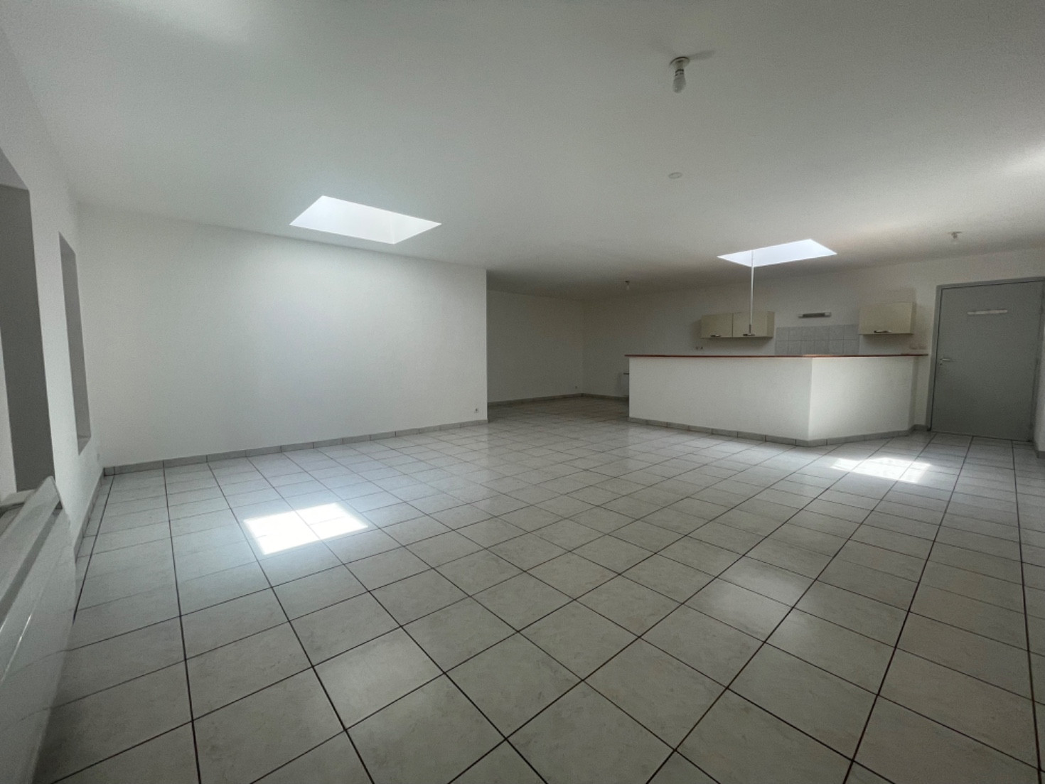 
                                                Location
                                                 Appartement F3 lumineux de 67m² - Dispo fin mai