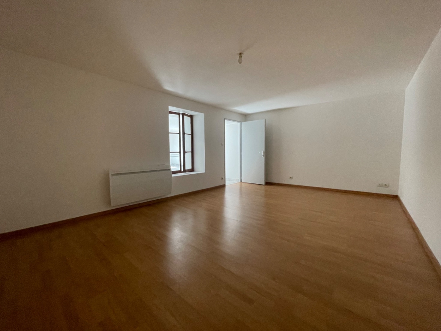 
                                                Location
                                                 Appartement F3 lumineux de 67m² - Dispo fin mai