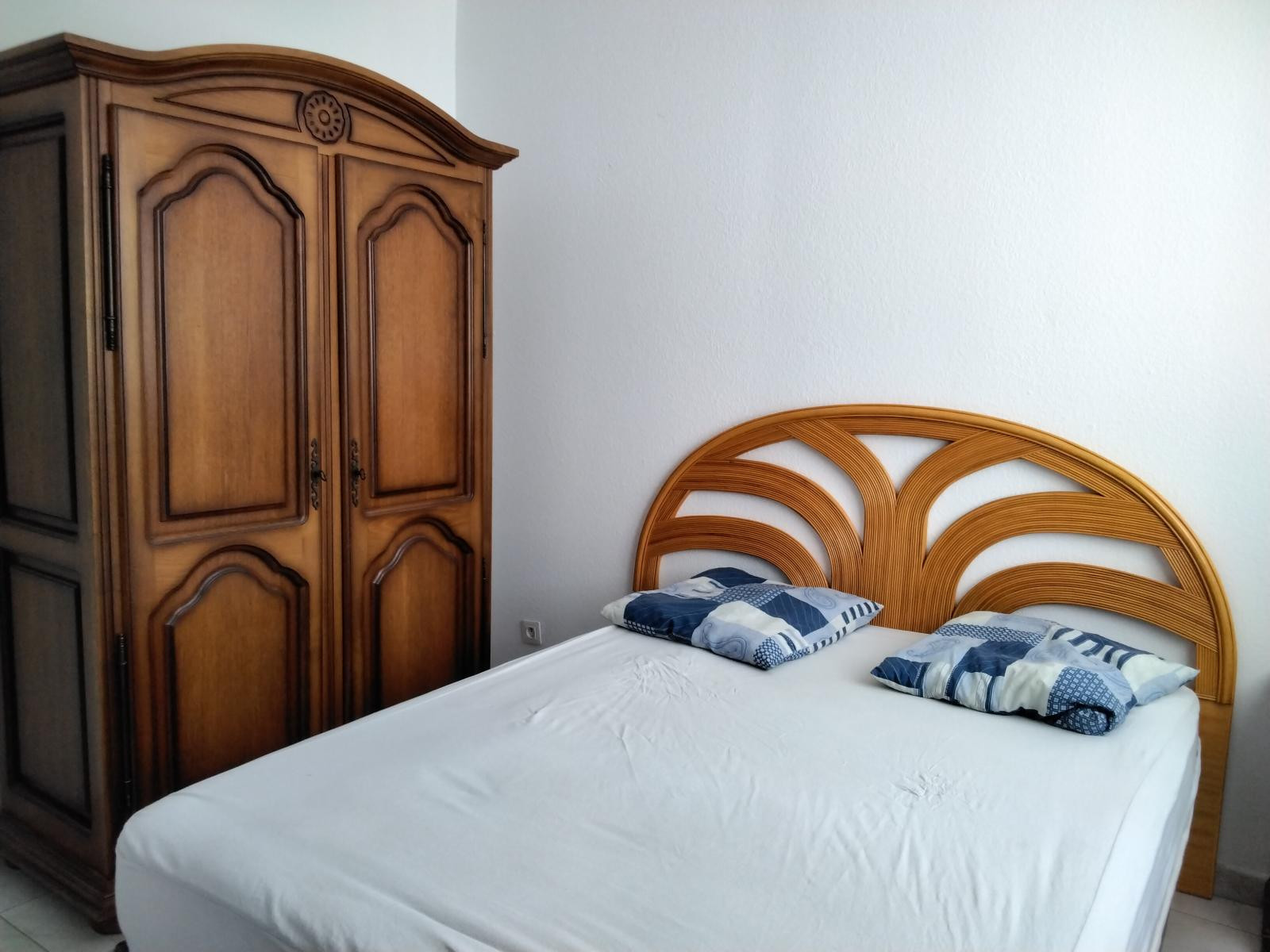 
                                                Location
                                                 Appartement F3 meublé, très lumineux, bien équipé