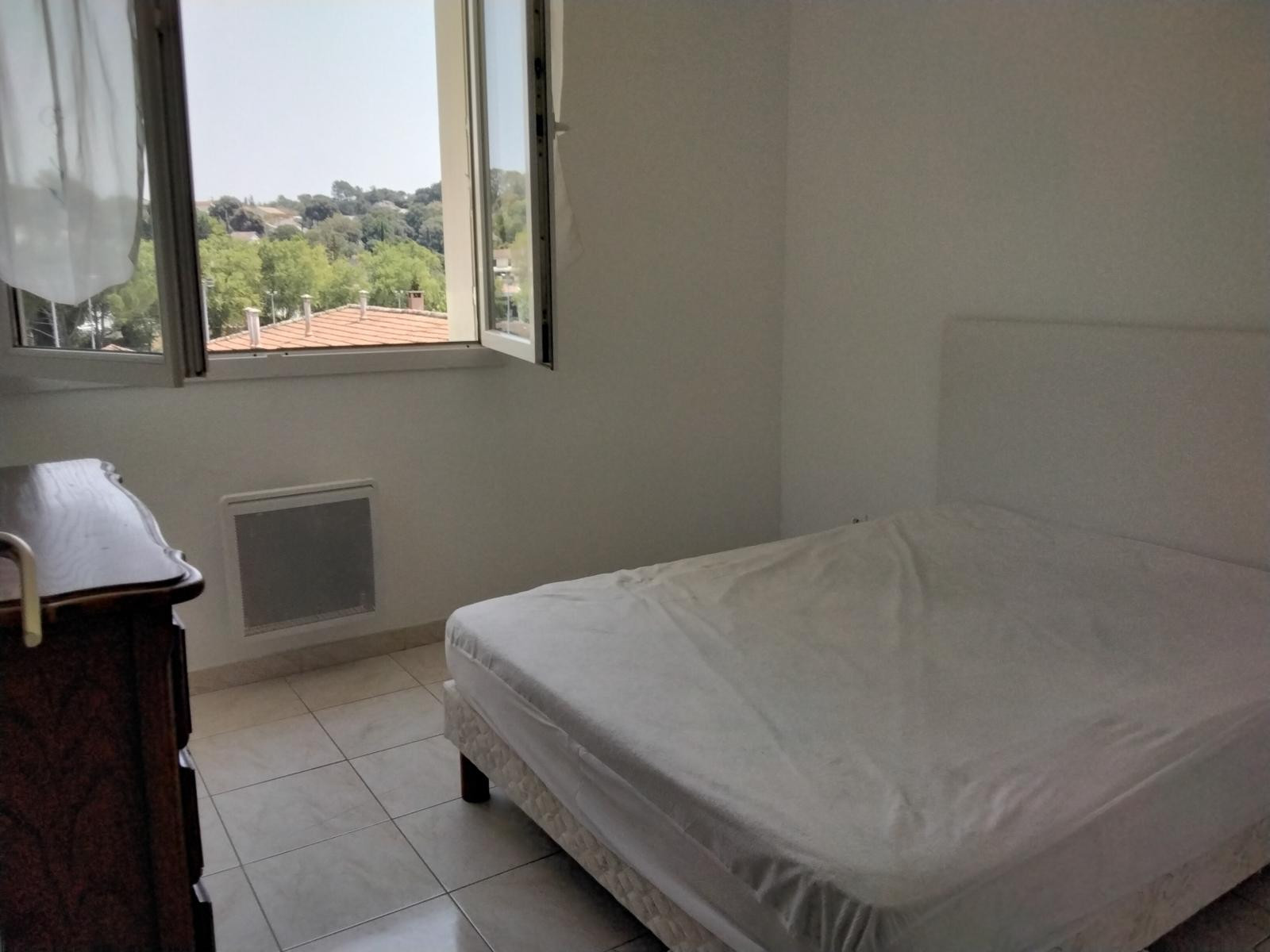 
                                                Location
                                                 Appartement F3 meublé, très lumineux, bien équipé