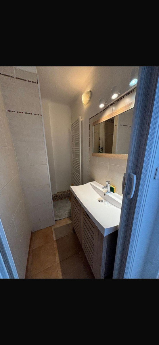 
                                                Location
                                                 Appartement F3 proche centre ville, commerces