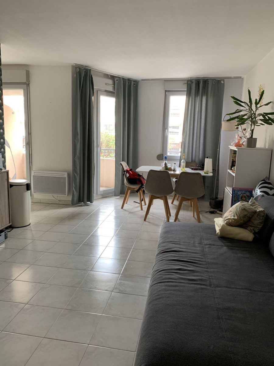 
                                                Location
                                                 Appartement F3 rénové centre Saint Jean de Vedas
