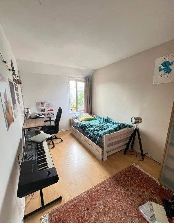 
                                                Location
                                                 Appartement F4 à partager