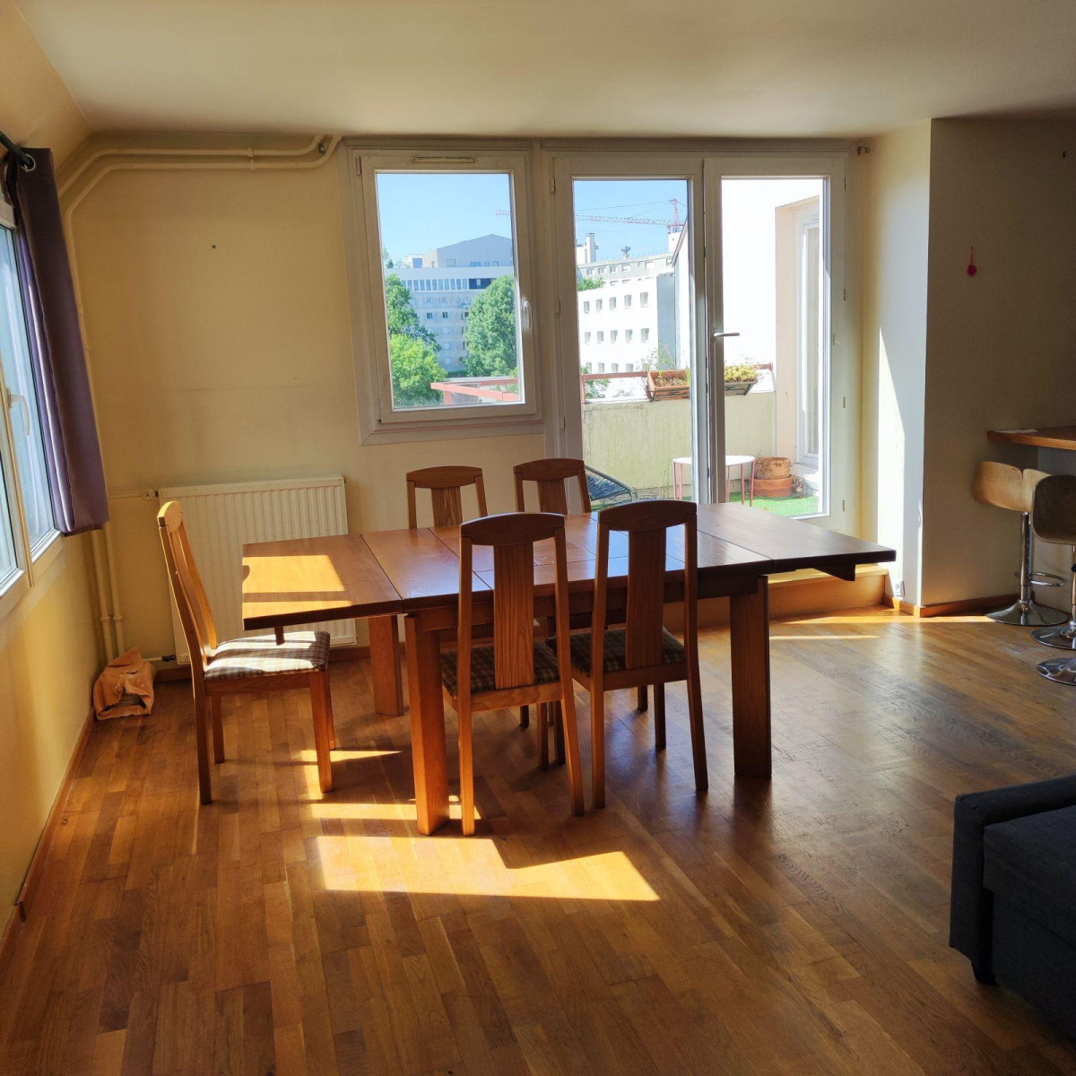 
                                                Location
                                                 Appartement F4 à partager