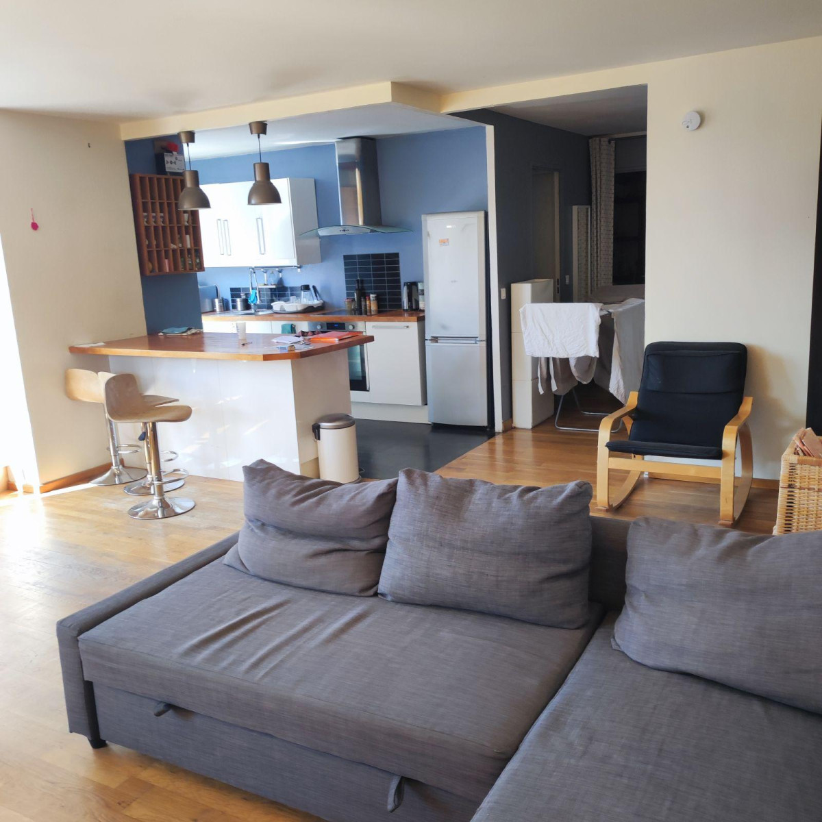
                                                Location
                                                 Appartement F4 à partager