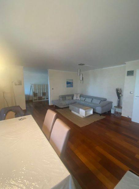 
                                                Location
                                                 Appartement F5 de 110m2