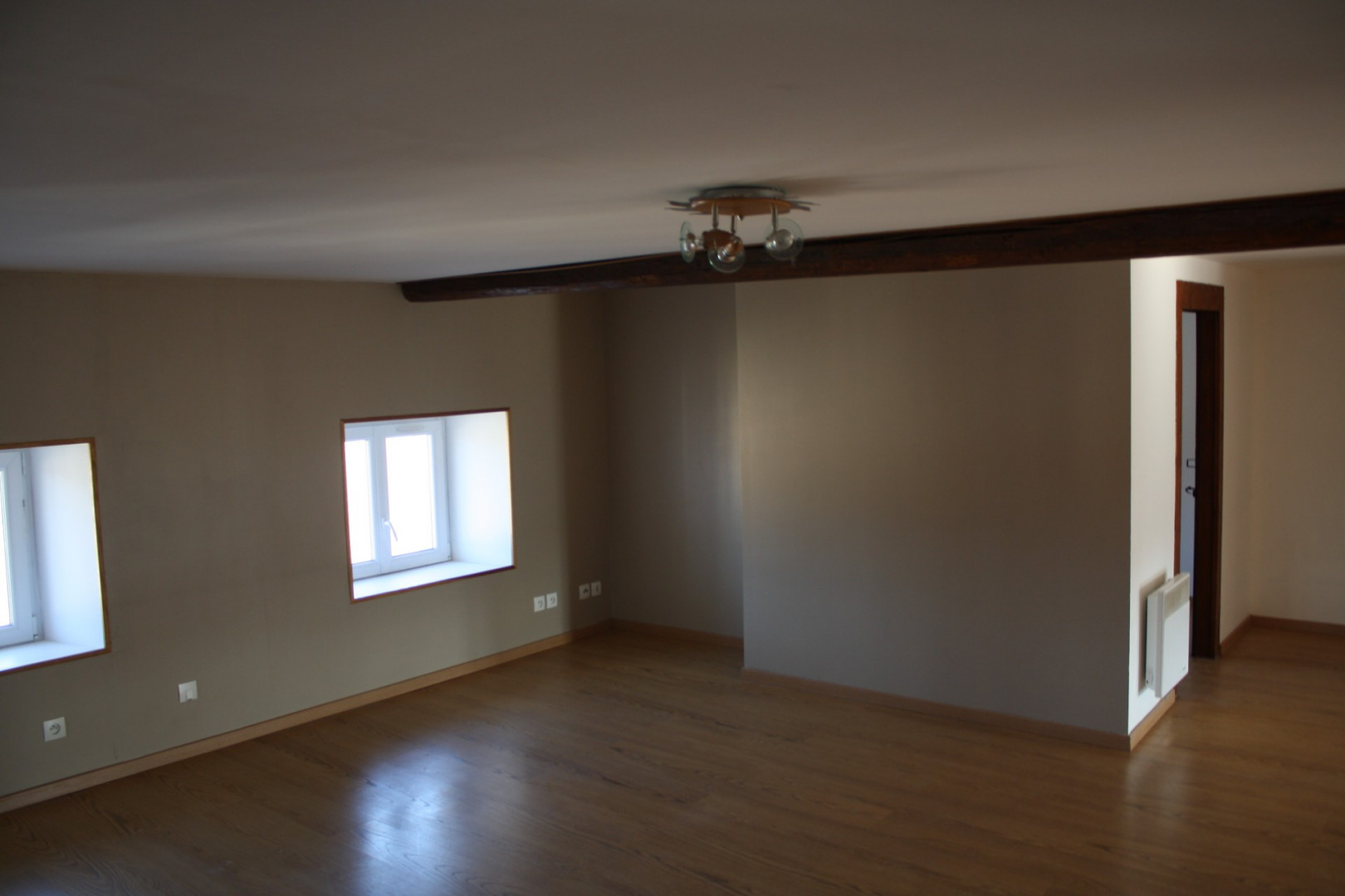 
                                                Location
                                                 Appartement F5 de 140m2