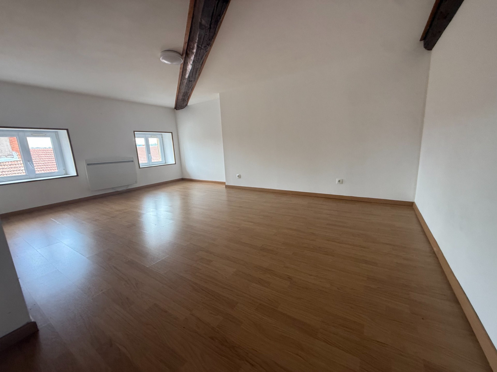 
                                                Location
                                                 Appartement F5 de 140m2
