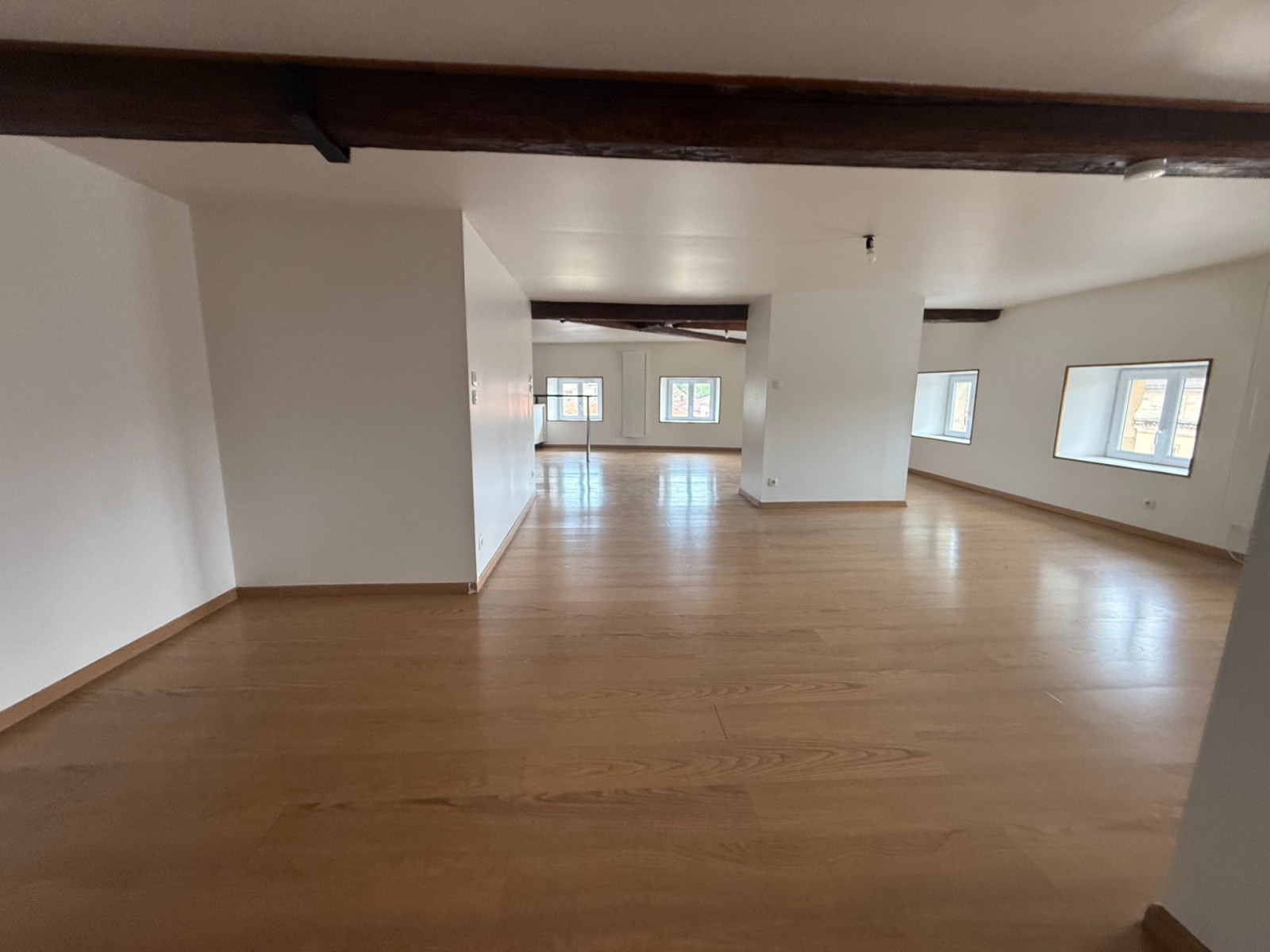 
                                                Location
                                                 Appartement F5 de 140m2
