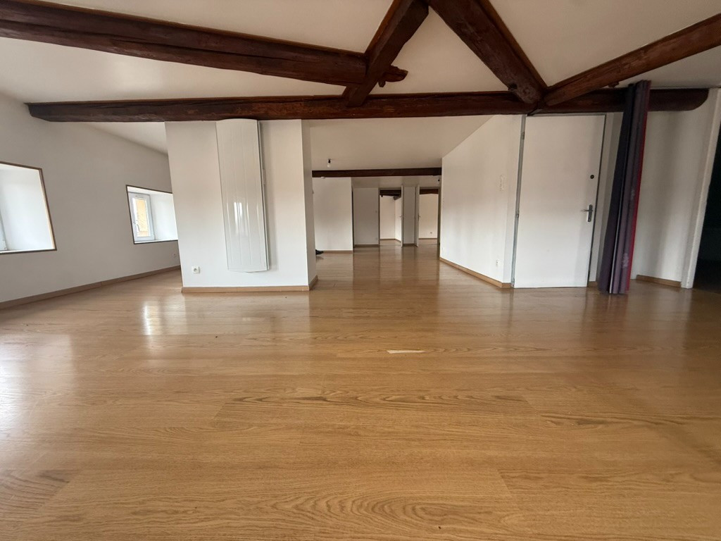 
                                                Location
                                                 Appartement F5 de 140m2