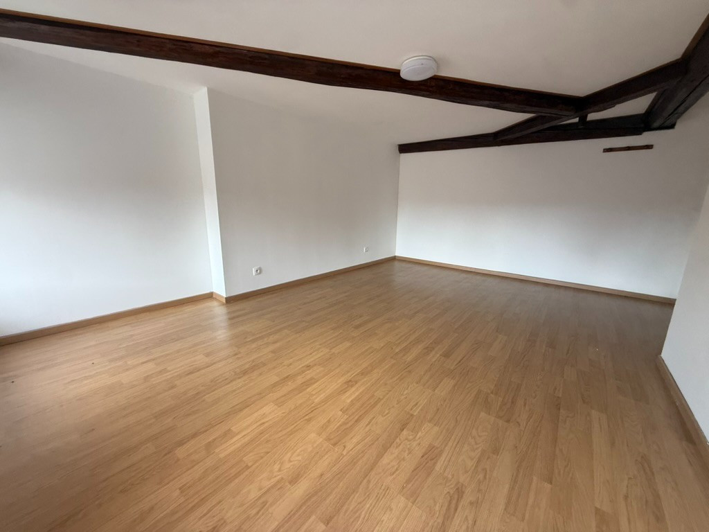 
                                                Location
                                                 Appartement F5 de 140m2