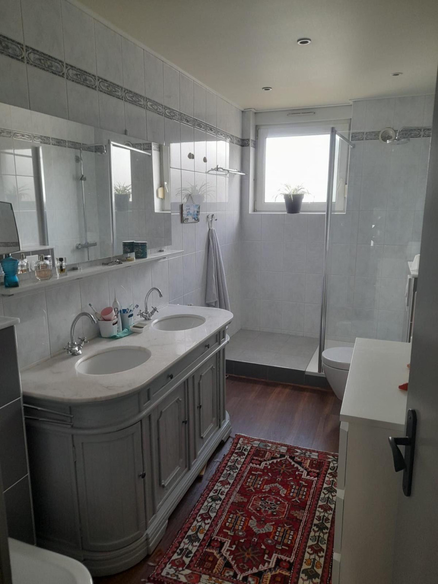 
                                                Location
                                                 Appartement F5 en centre ville avec stationnement