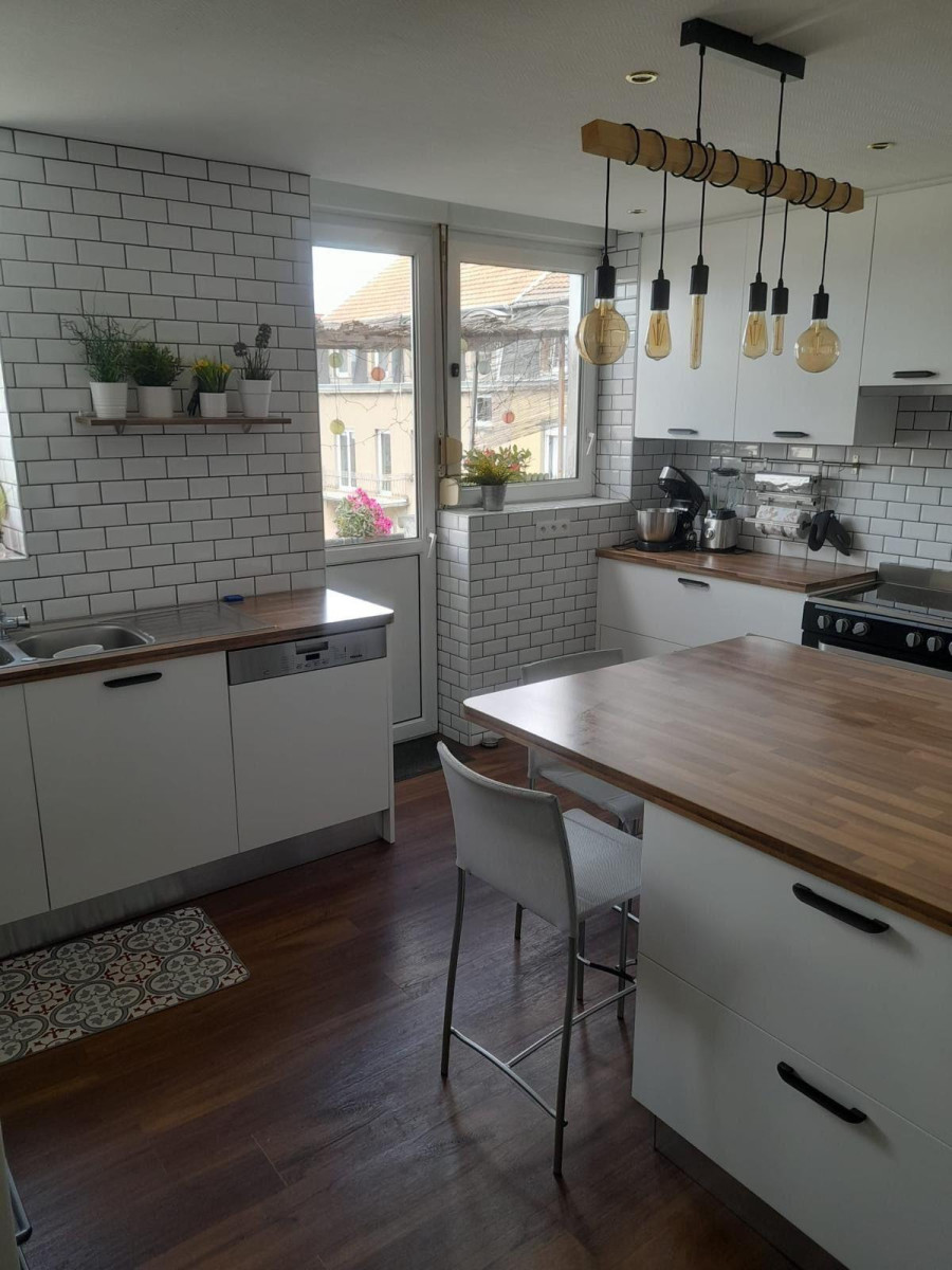 
                                                Location
                                                 Appartement F5 en centre ville avec stationnement