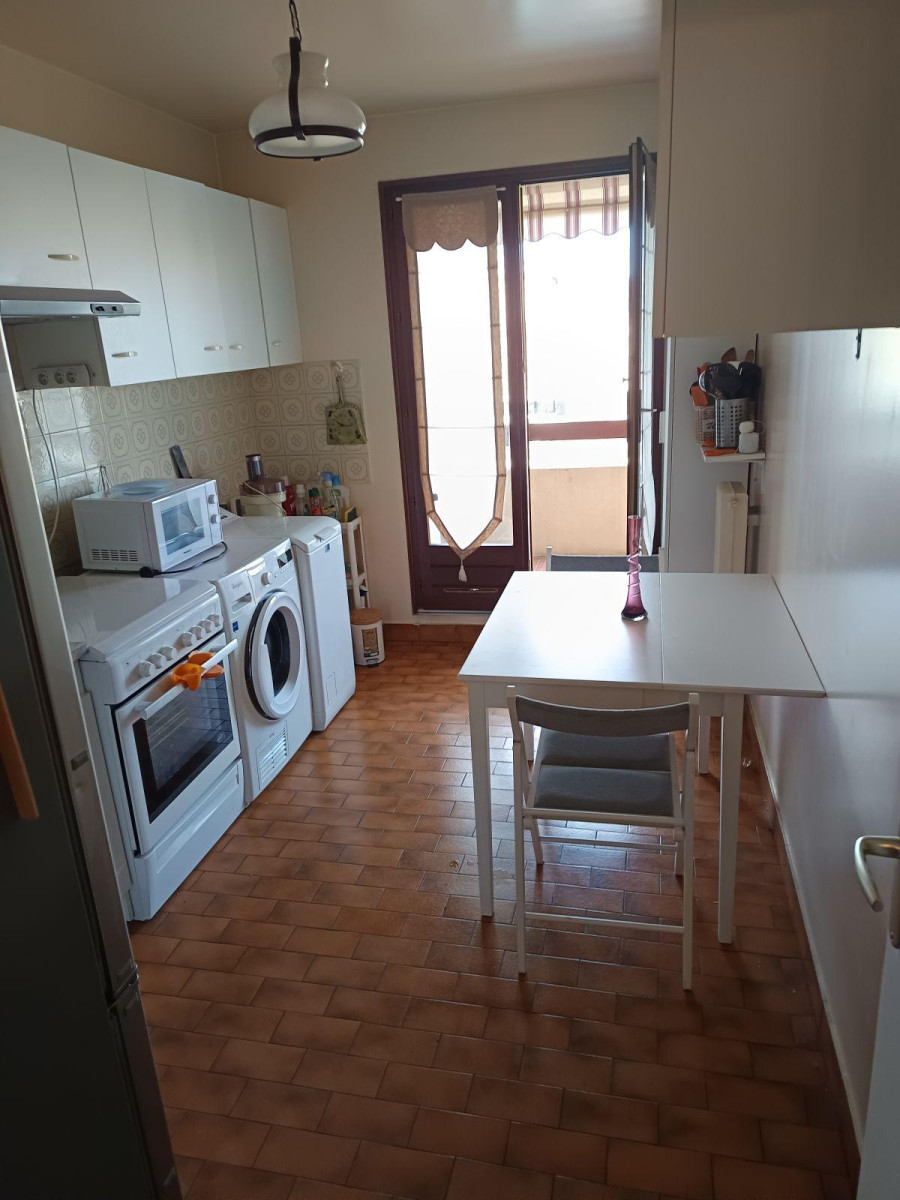 
                                                Location
                                                 Appartement face au remparts d 'Avignon