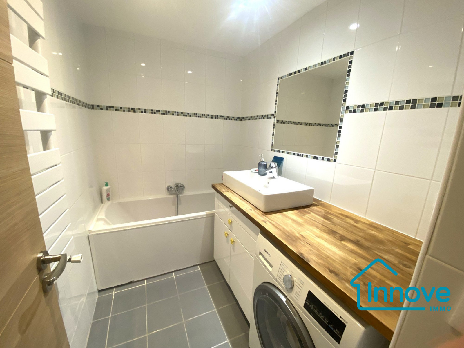 
                                                Vente
                                                 APPARTEMENT FAMILIAL- 104 M²- 3/ 4 chambres
