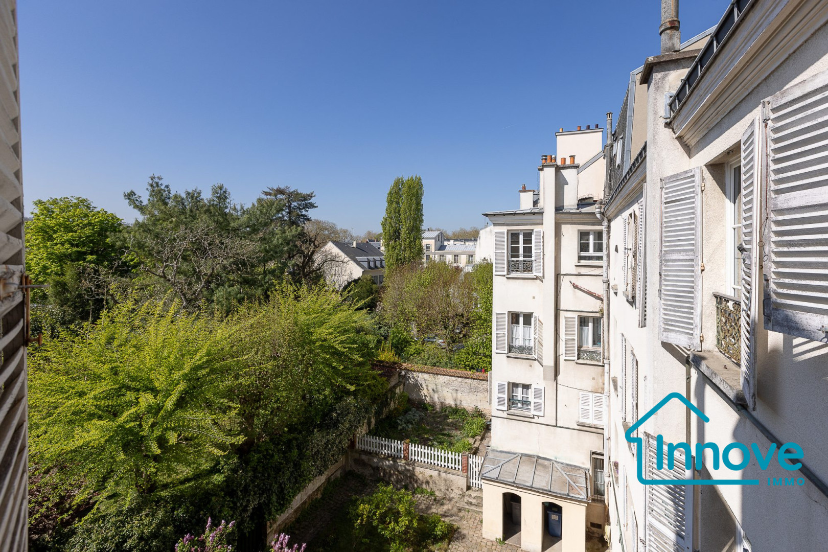 
                                                Vente
                                                 Appartement familial 133 m² Versailles Saint-Louis