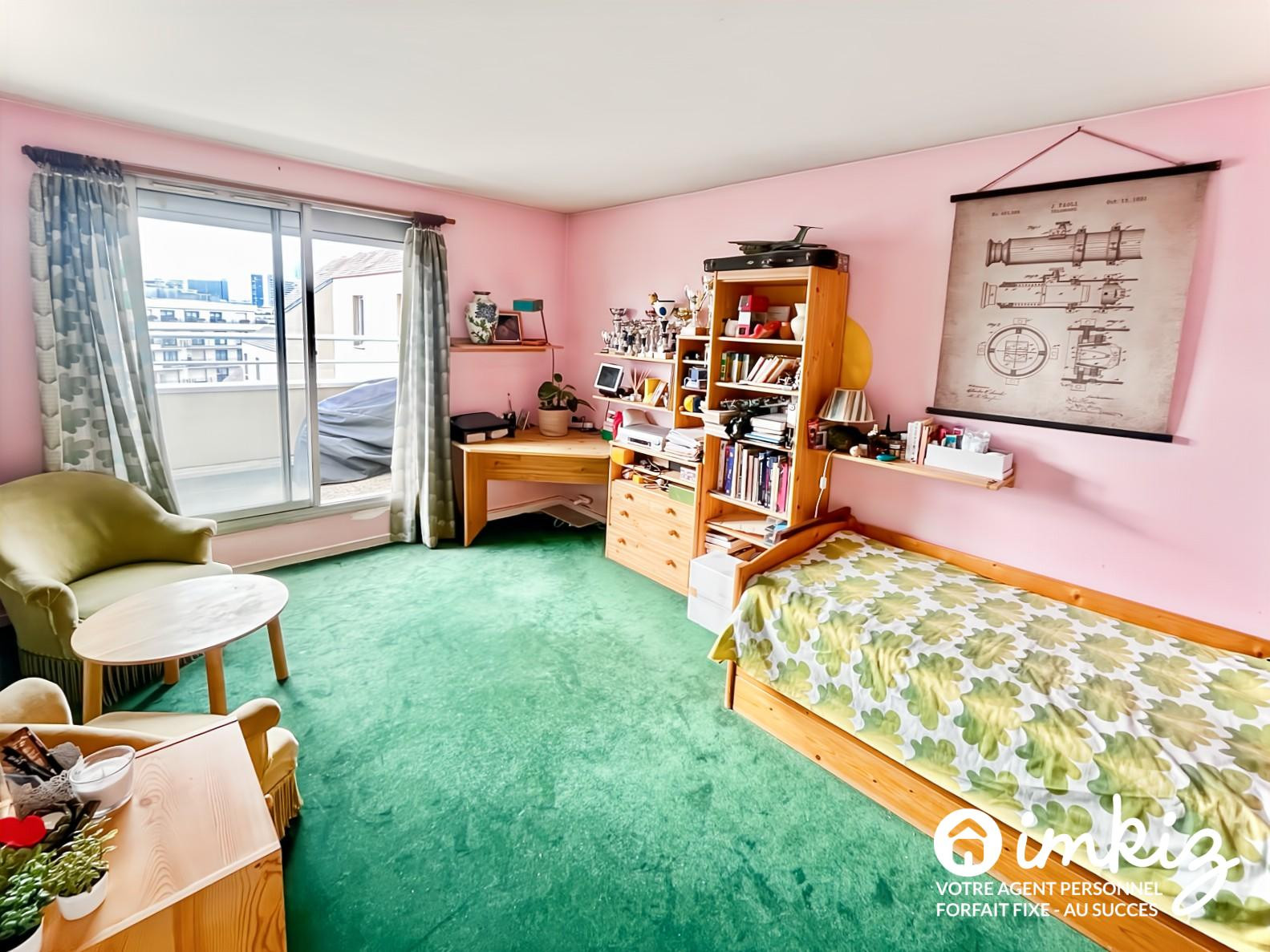 
                                                Vente
                                                 Appartement familial 4 pièces, dernier étage, vue