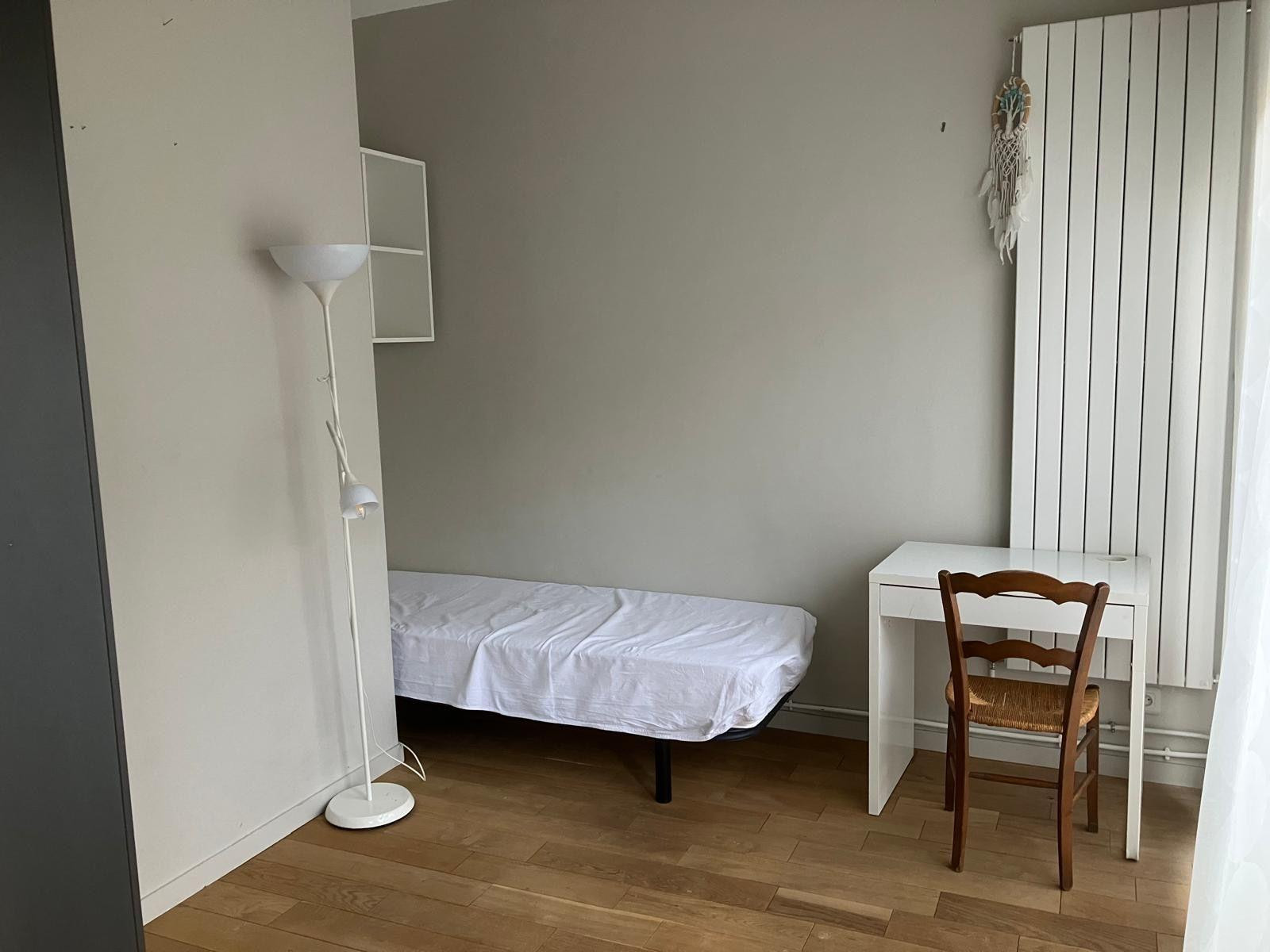 
                                                Location
                                                 Appartement familial 5 pièces Paris 5