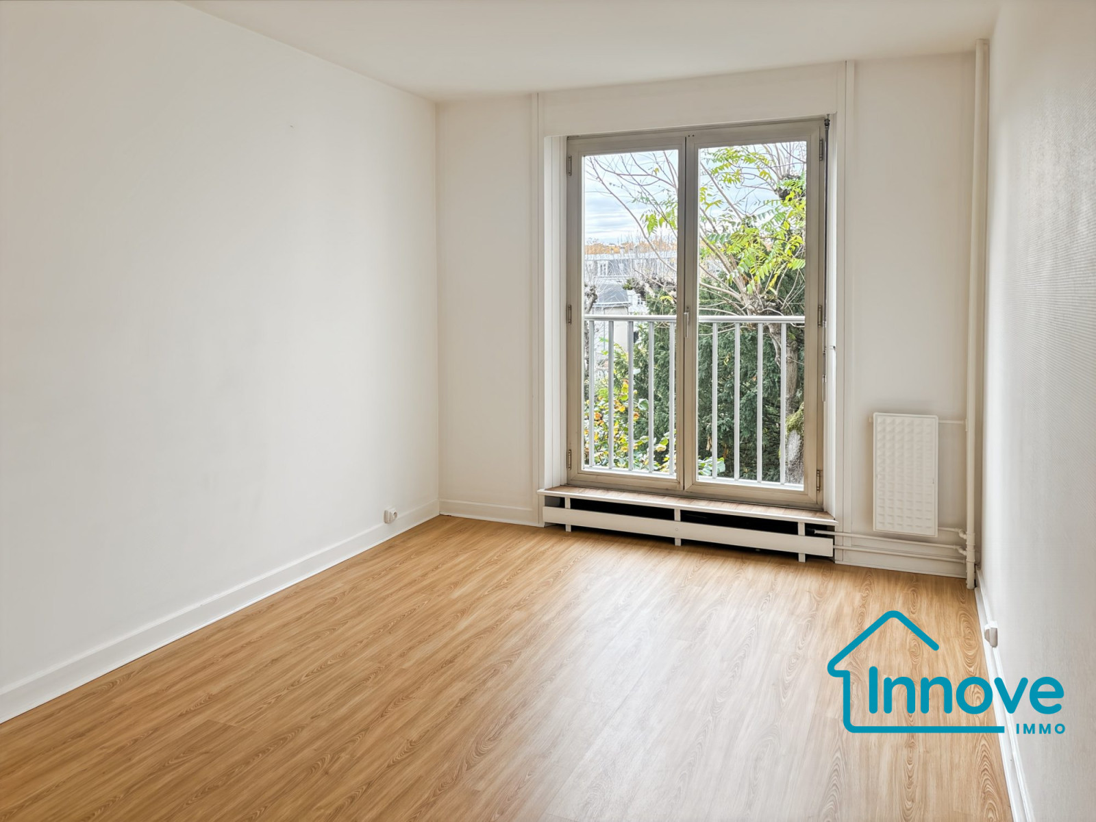 
                                                Vente
                                                 Appartement familial 5 pièces - Versailles Rive droite