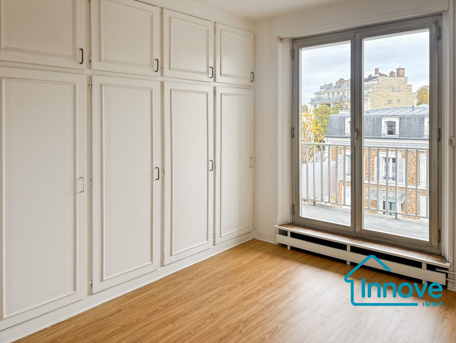 
                                                Vente
                                                 Appartement familial 5 pièces - Versailles Rive droite