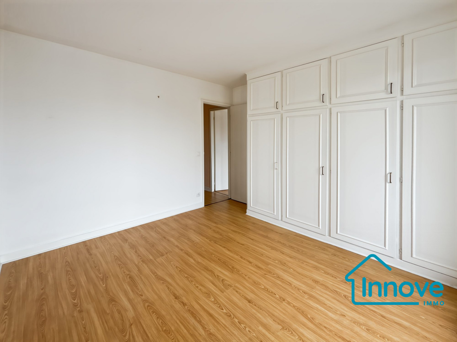 
                                                Vente
                                                 Appartement familial 5 pièces - Versailles Rive droite