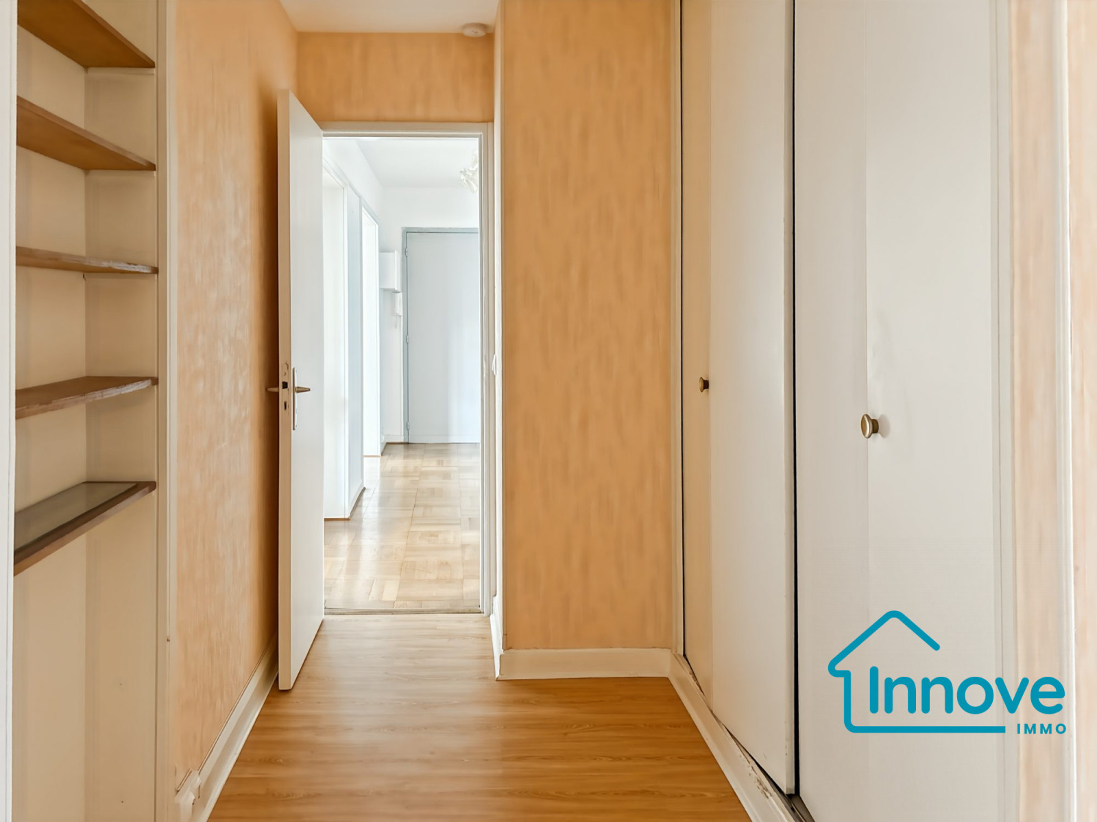 
                                                Vente
                                                 Appartement familial 5 pièces - Versailles Rive droite