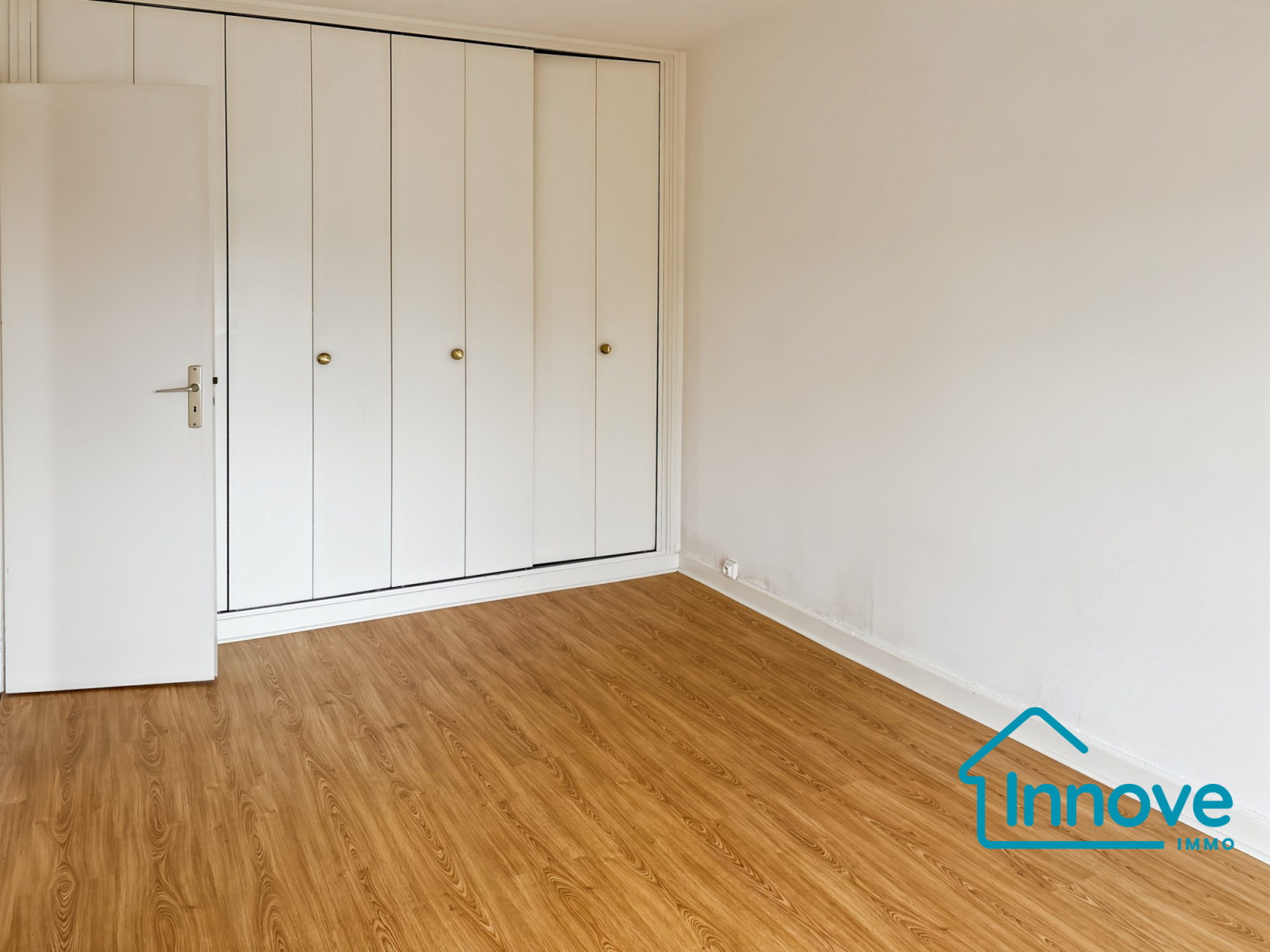 
                                                Vente
                                                 Appartement familial 5 pièces - Versailles Rive droite