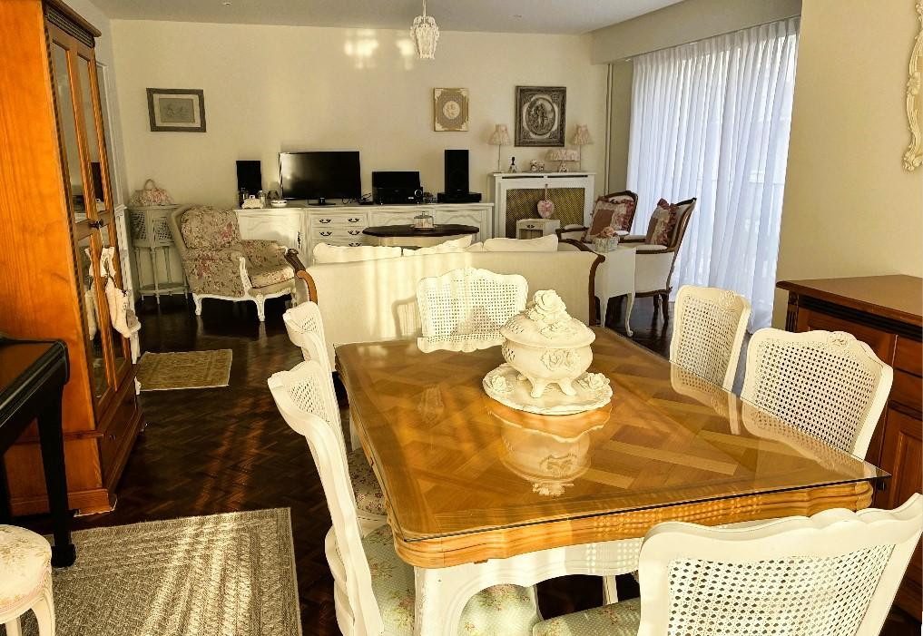 
                                                Vente
                                                 Appartement familial à Versailles