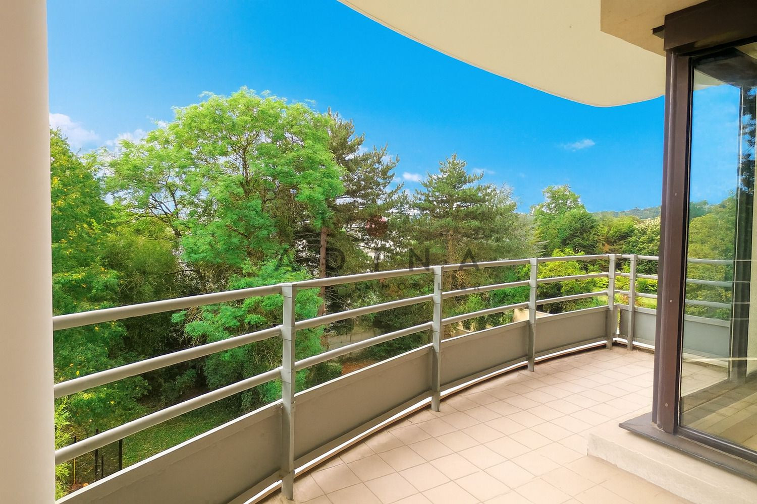 
                                                Vente
                                                 Appartement Familial de 5 Pièces à Sceaux