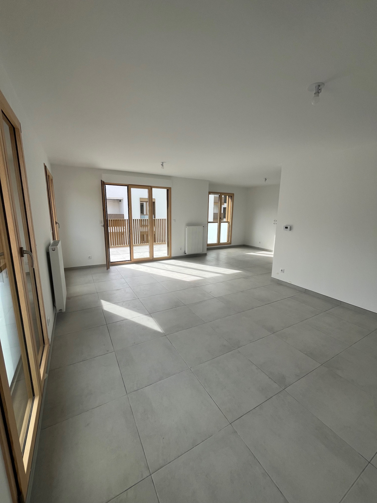 
                                                Vente
                                                 Appartement Familial de 5 Pièces à Valmy, Lyon 9ème, 2317€/mois*