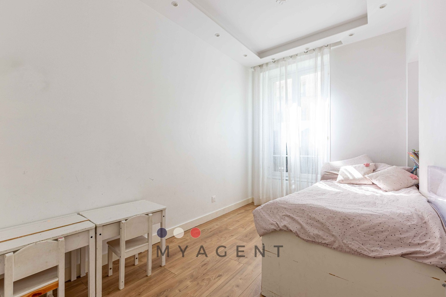 
                                                Vente
                                                 Appartement familial - Pont de Neuilly