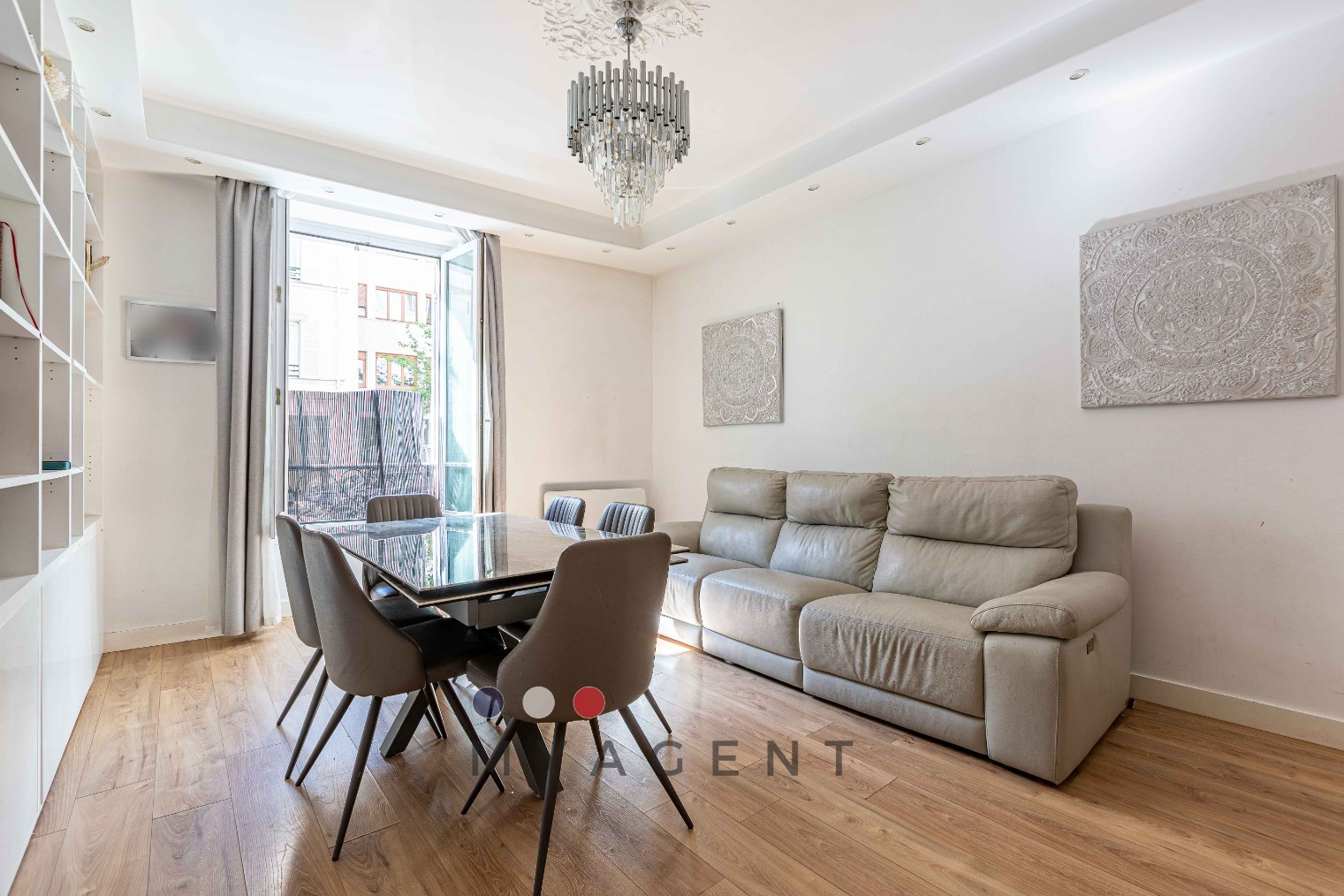 
                                                Location
                                                 Appartement familial - Pont de Neuilly