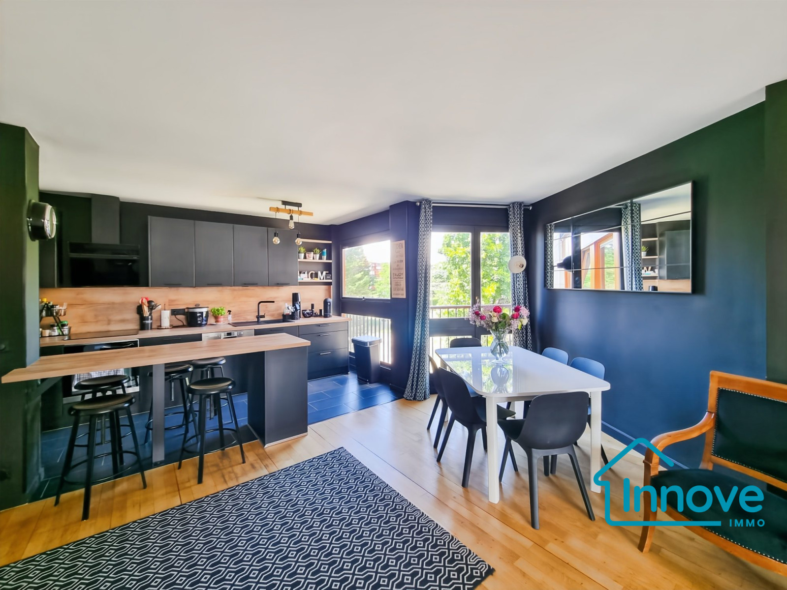 
                                                Vente
                                                 Appartement familial rénové de 4 chambres en centre ville
