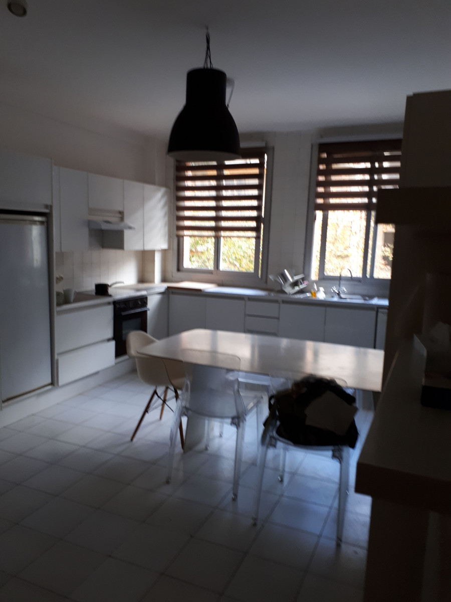 
                                                Location
                                                 Appartement fonctionnel et agréable (loyer tout inclus)