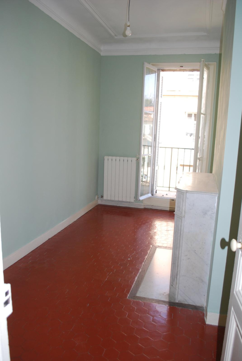 
                                                Location
                                                 Appartement Haussmannien de plus de 100M2