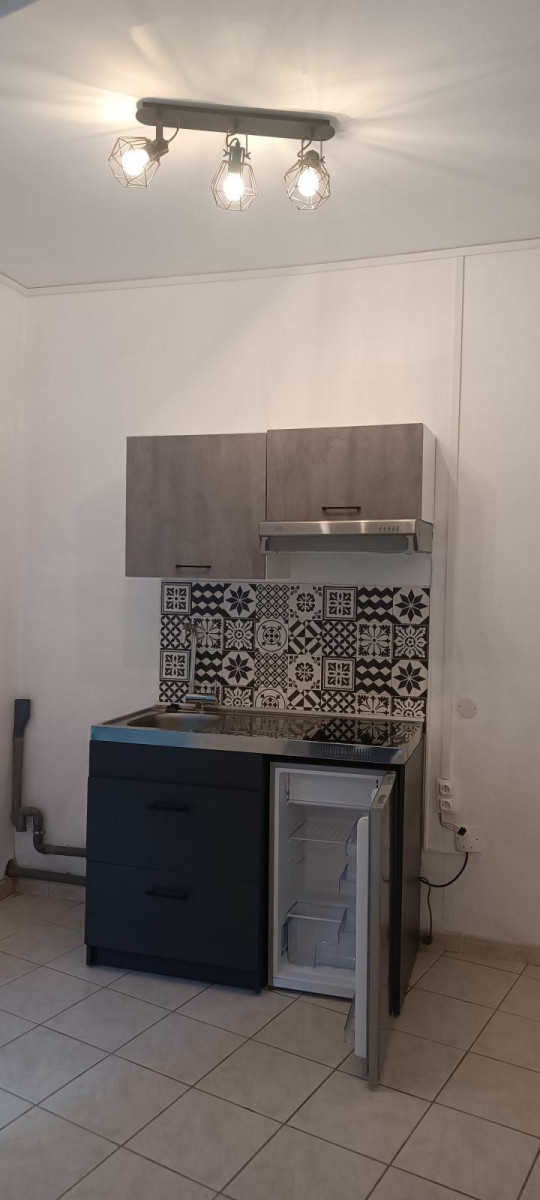 
                                                Location
                                                 Appartement hyper bien placé avec Cour